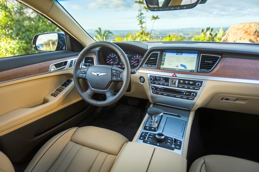Интерьер Genesis G80 2017 года  (NA) (фото 11 из 23)